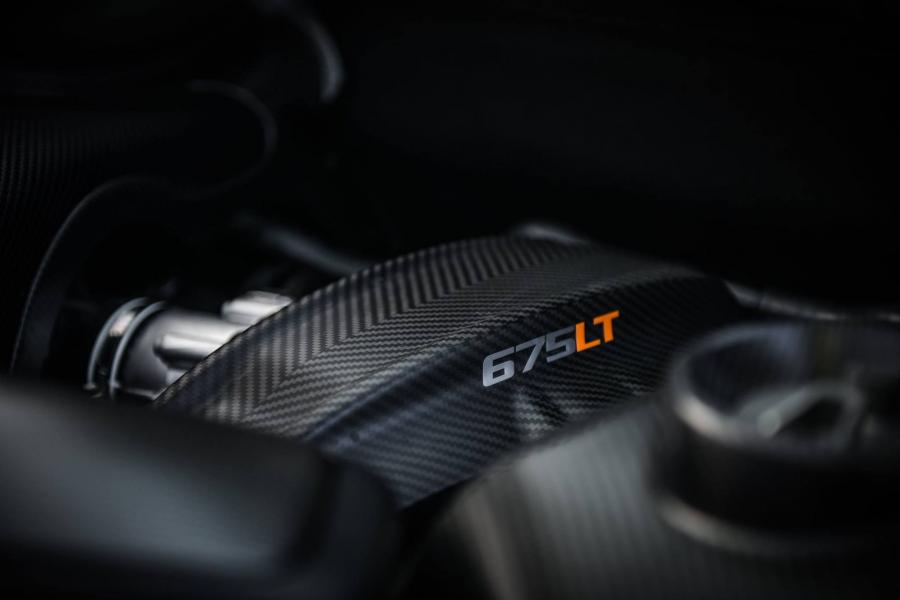 Моторный отсек McLaren 675LT by Edo Competition 2017 года  (фото 9 из 26)